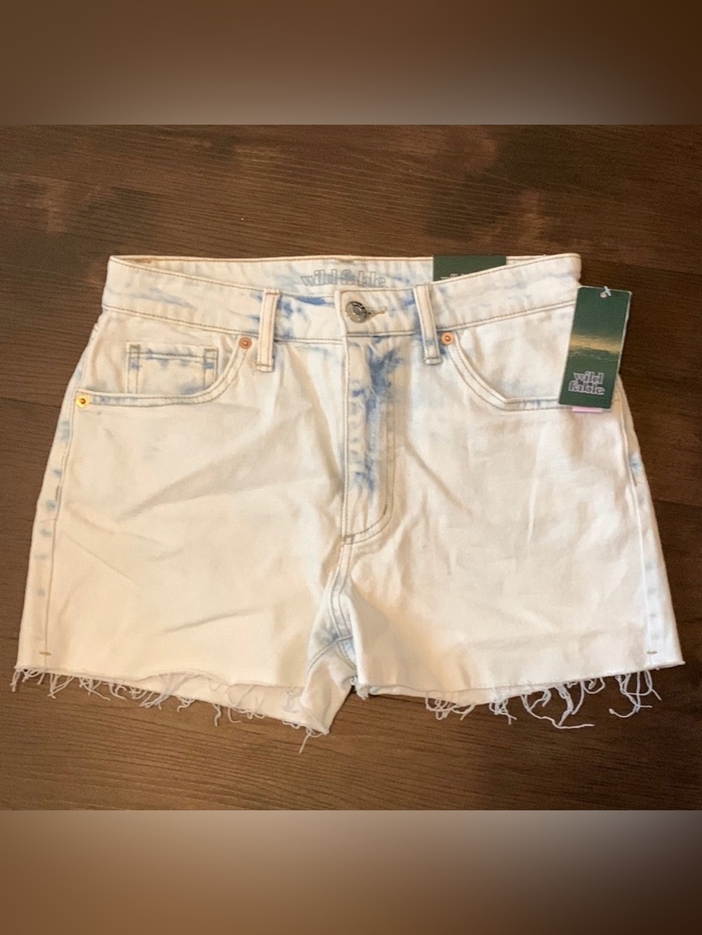 WILD FABLE DENIM MOM SHORTS HIGH RISE LIGHT WASH FRAYED HEM NEW SIZE 28